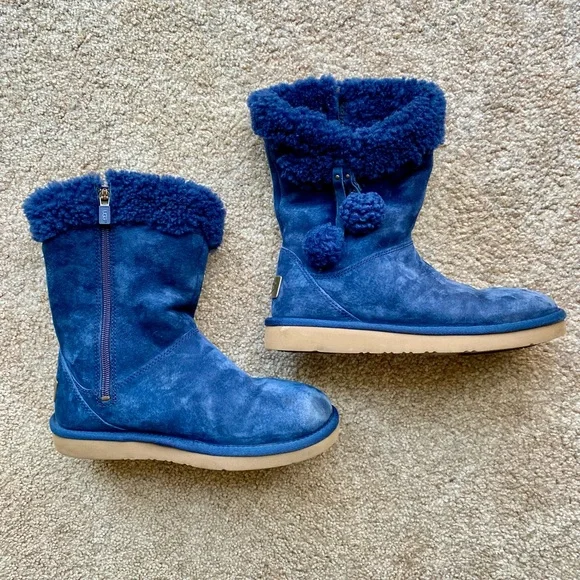 UGG Plumdale Cuff Boots - Picture 3 of 15